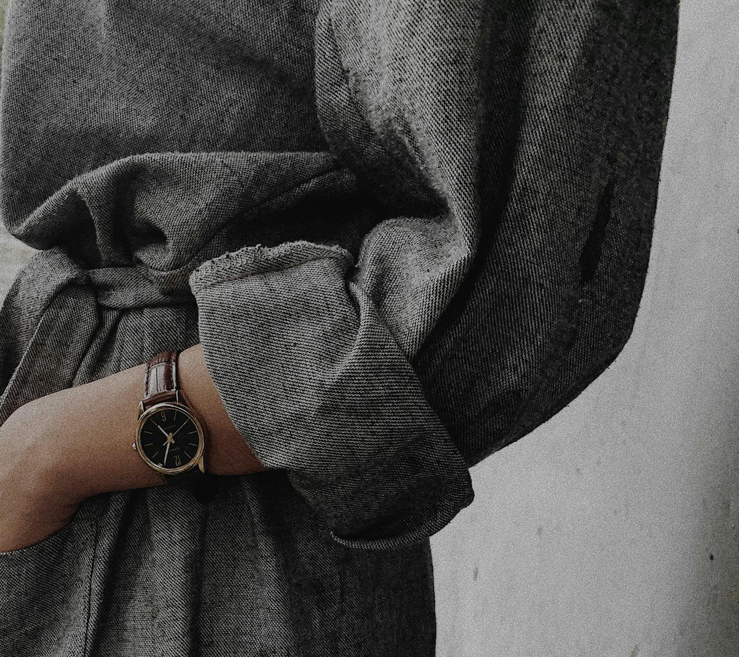 Quiet luxury aesthetic fashion women neutral outfit quality