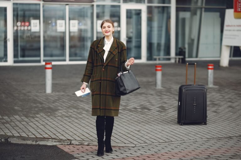 Airport Outfit Ideas: How to Look Stylish While Travelling in 2026
