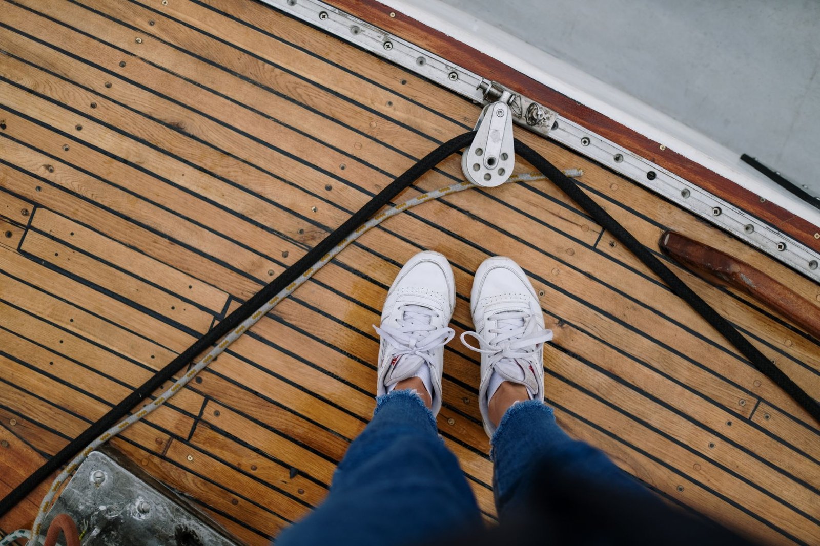 Denim jeans white tee sneakers women fashion airport travel casual