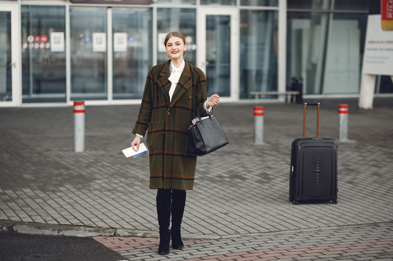 Airport Outfit Ideas: How to Look Stylish While Travelling in 2026