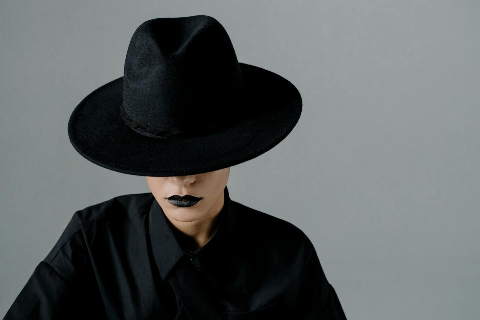 Monochrome black minimalist layered outfit