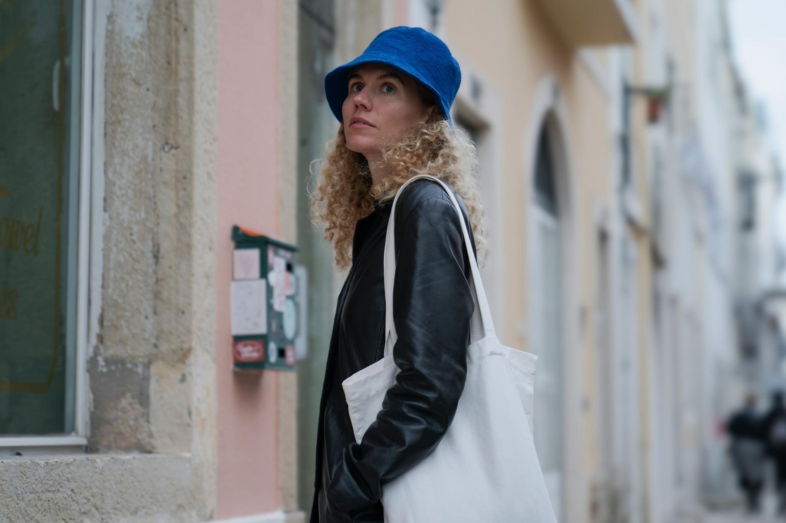Gradient bucket hat and tote bag as art-inspired accessories