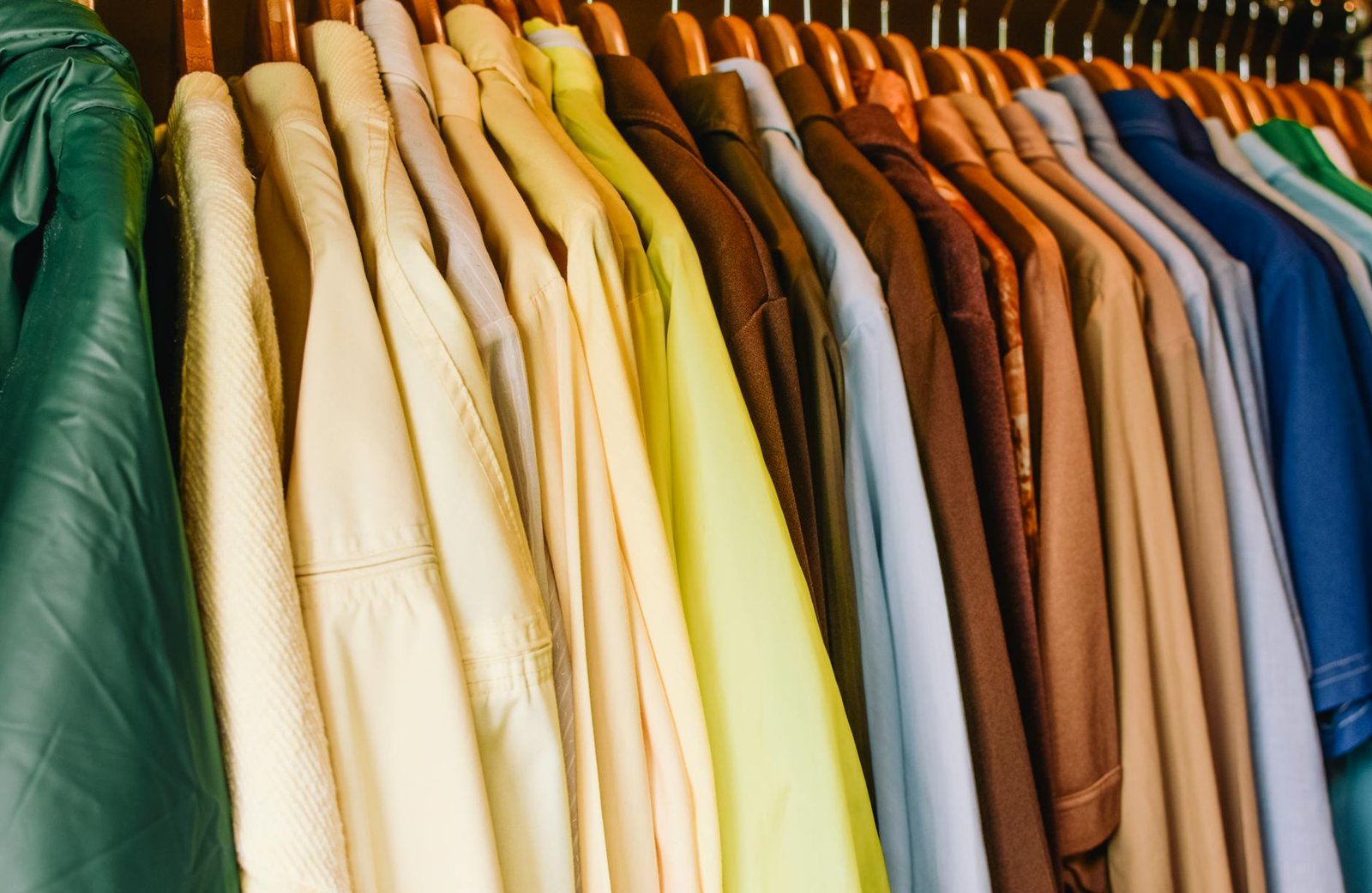 Gradient outfit styling with neutral wardrobe basics