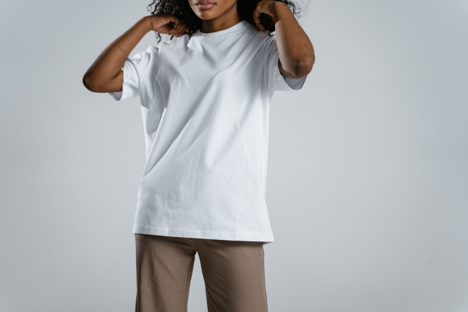 Minimal women fashion neutral everyday outfit quality basics street style