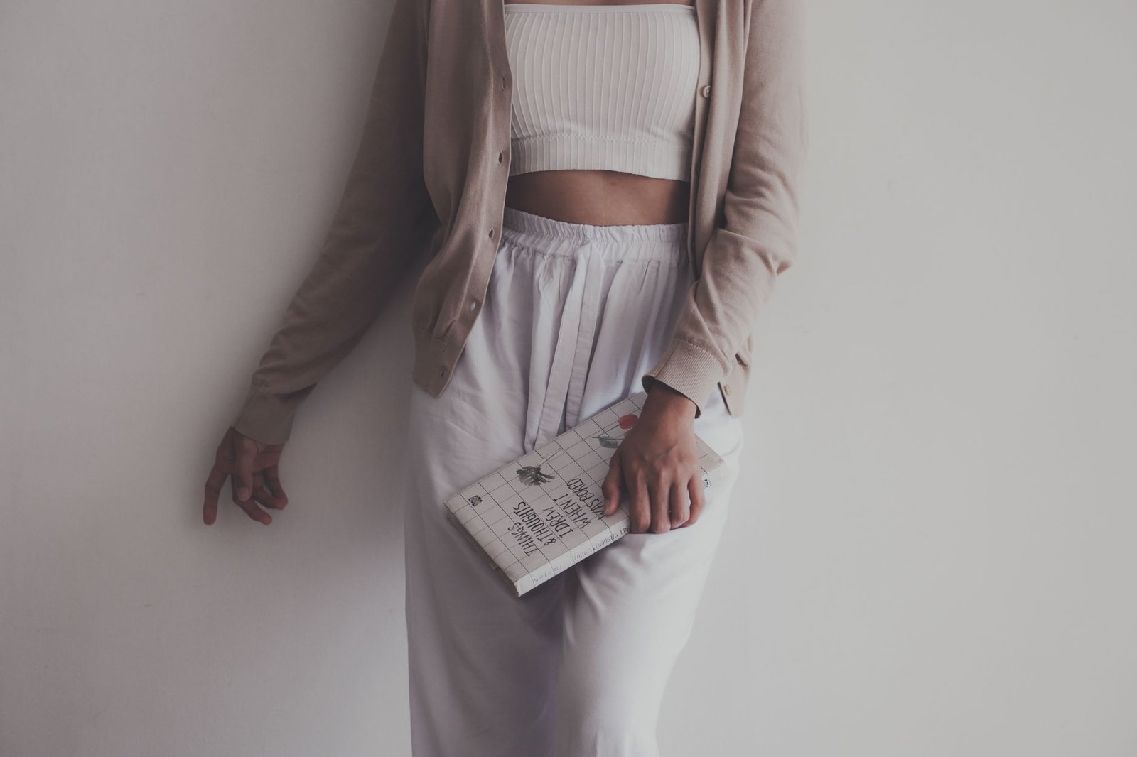 Clean Girl Aesthetic Outfits: How to Build the Effortless Minimalist Look