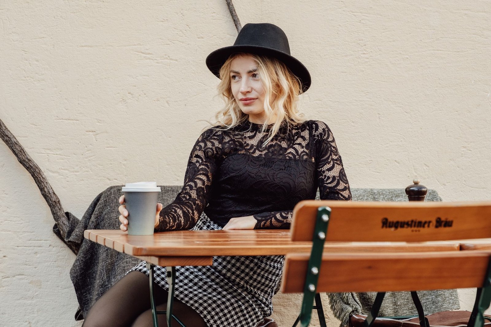 Coffee date outfit women fashion casual chic street style daytime