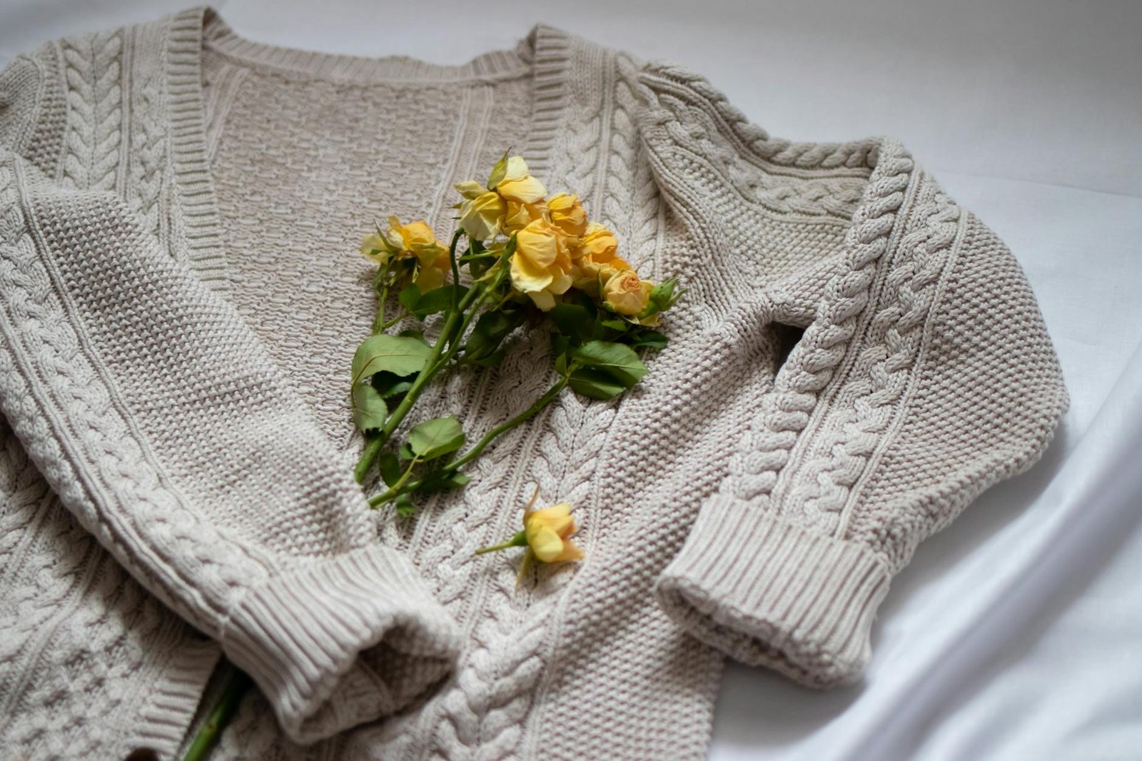 Cottagecore autumn outfit with cable-knit cardigan and boots