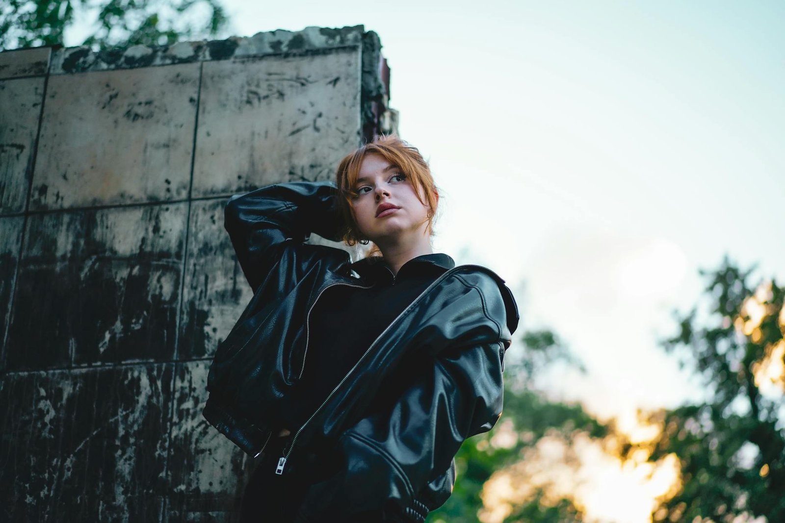 Downtown girl aesthetic cool casual leather urban fashion