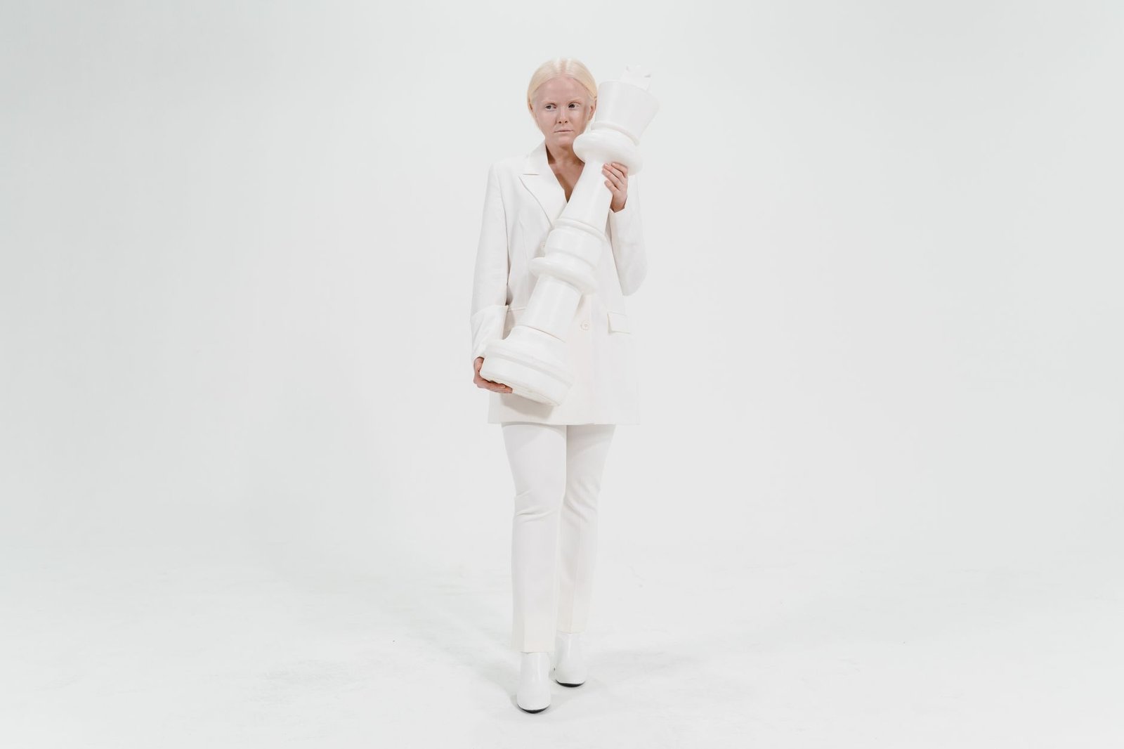 Elegant minimal women fashion tailored quality investment pieces outfit