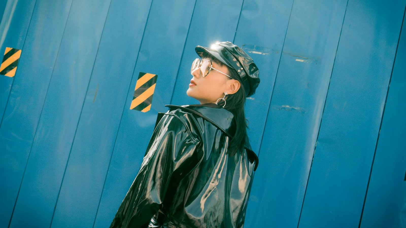Editorial street style bold fashion look