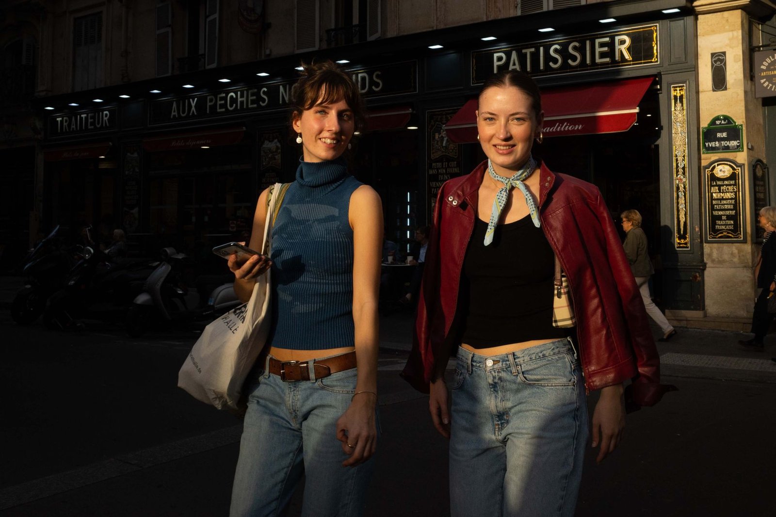 French Girl Style Outfits: How to Dress With Effortless Parisian Chic