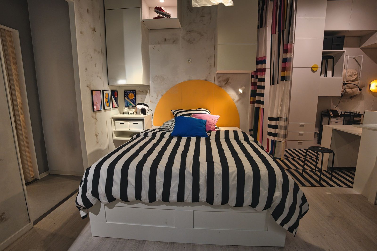 Aesthetic bedroom with gradient color scheme and LED lighting