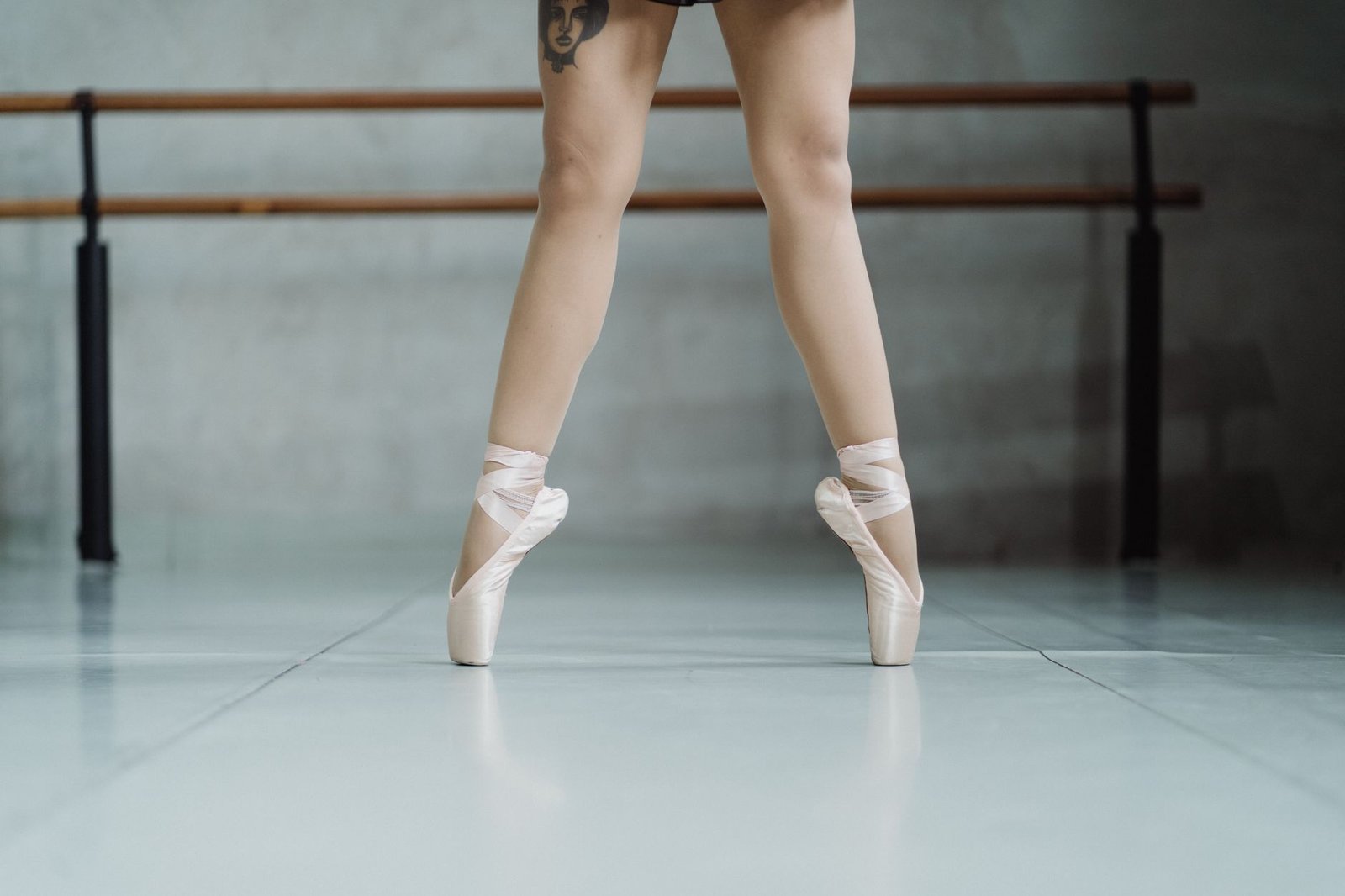 Pointed toe ballet flats fashion street style outfit