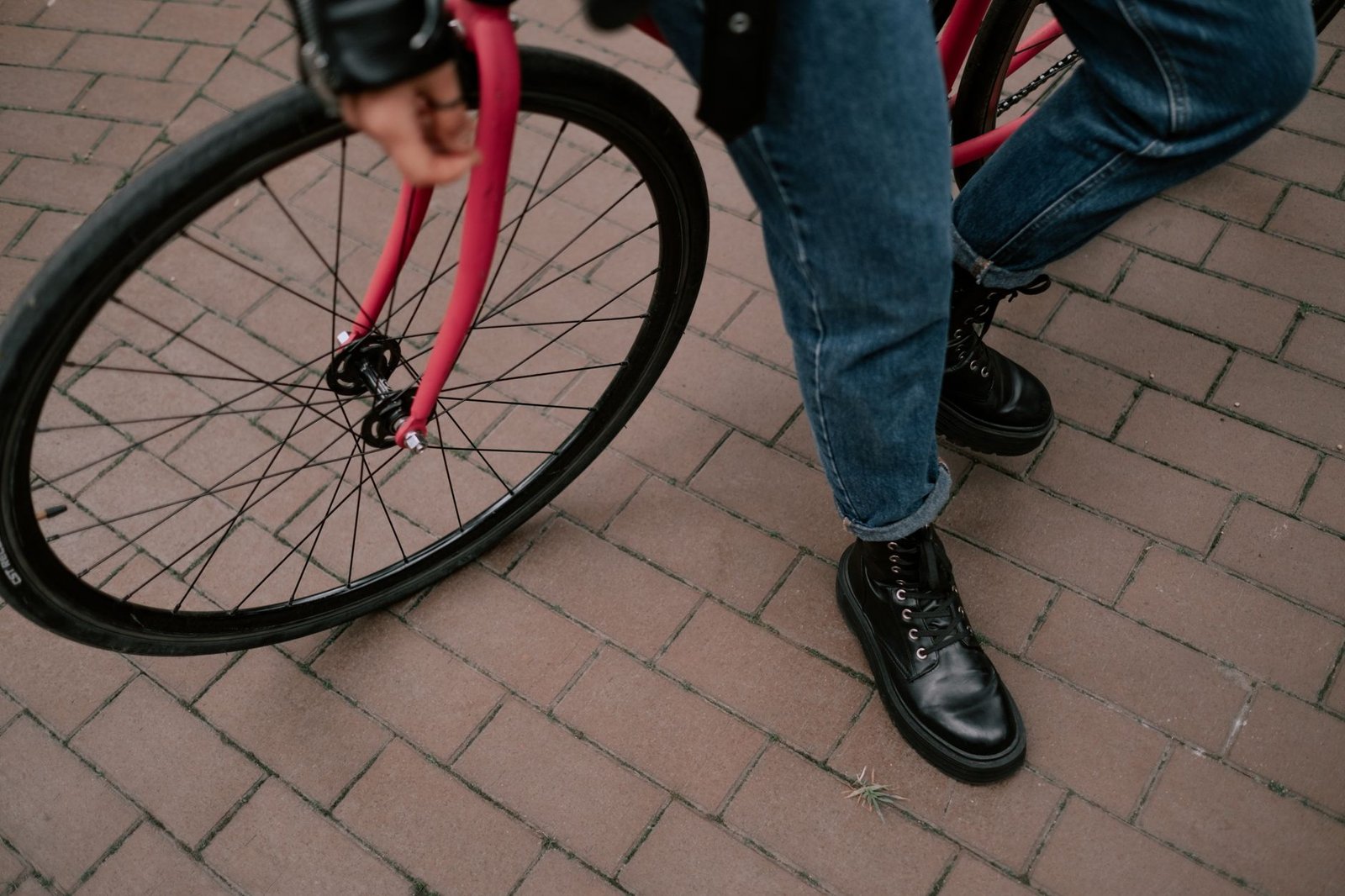 How to Style Barrel Leg Jeans
