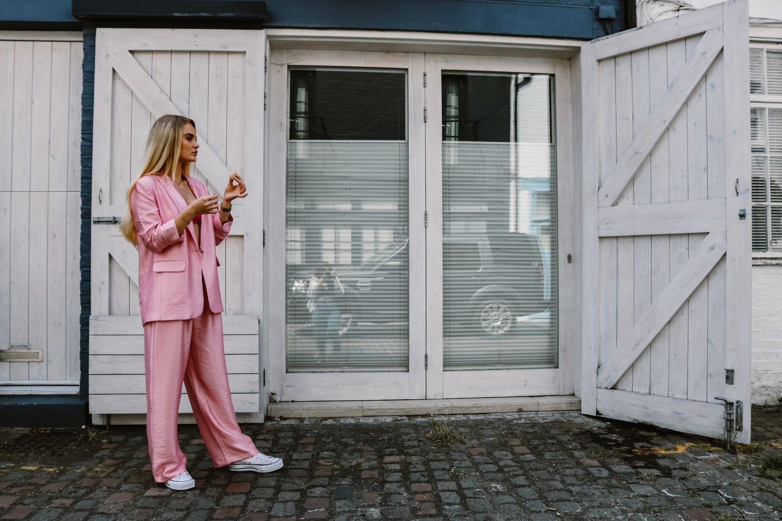 Blazer outfit over tee wide leg trousers street style