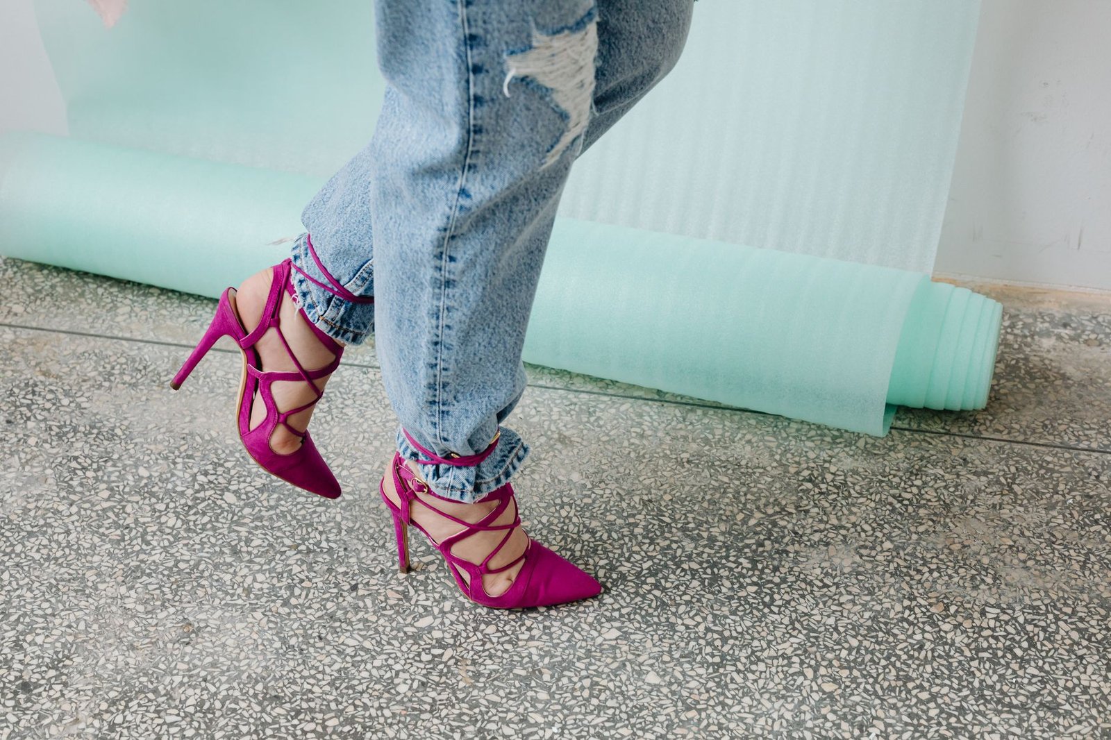 Boyfriend jeans relaxed fit women fashion casual street style outfit