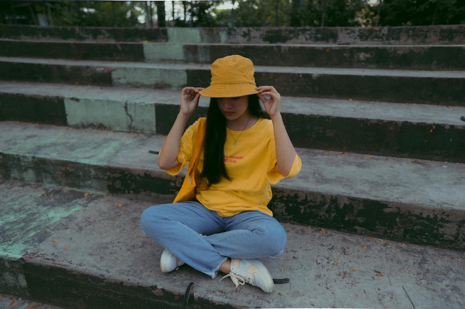 Bucket hat normcore plain outfit street style
