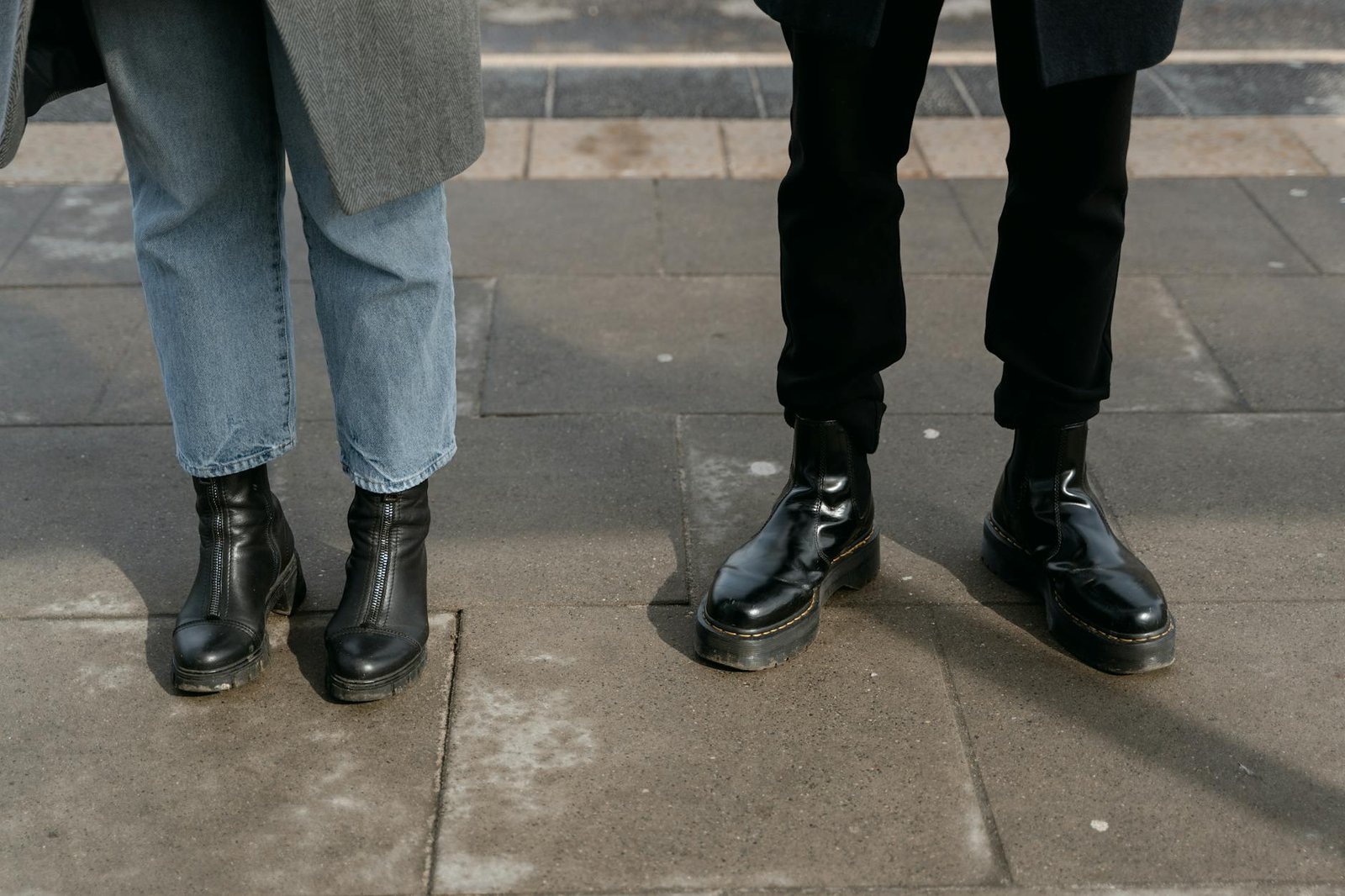 Pointed chelsea boots straight jeans street style
