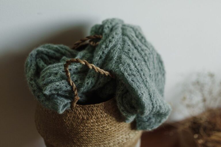 How to Style a Chunky Knit Sweater: Outfit Ideas for the Season