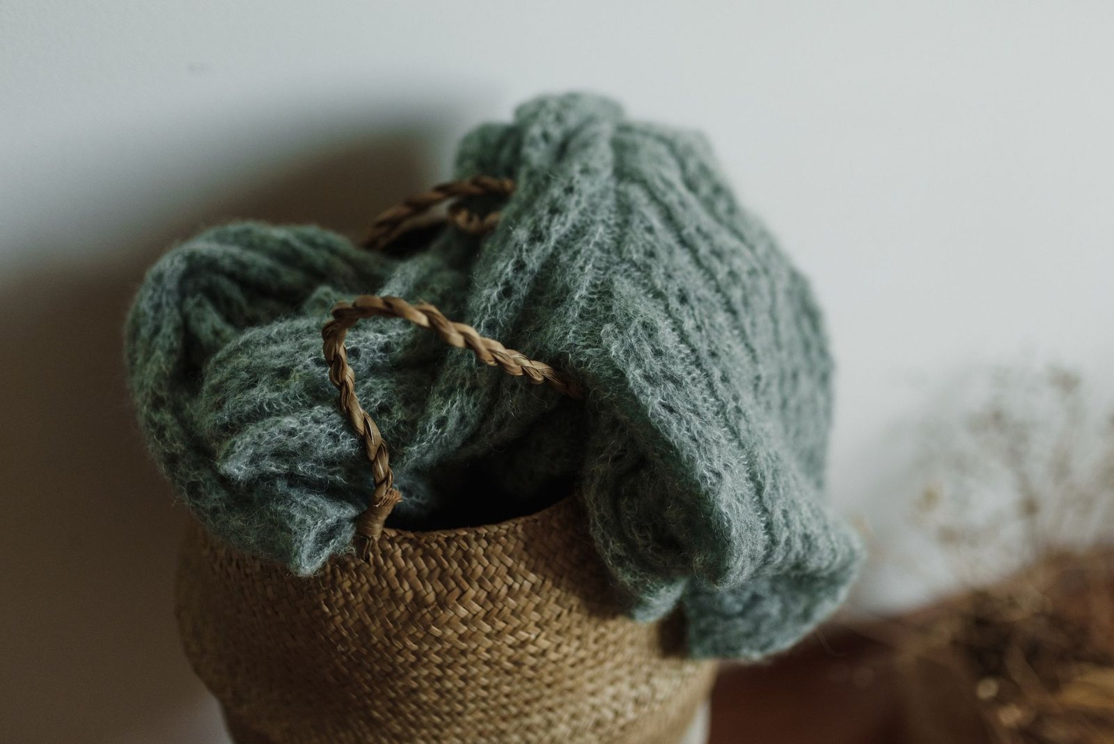 How to Style a Chunky Knit Sweater: Outfit Ideas for the Season