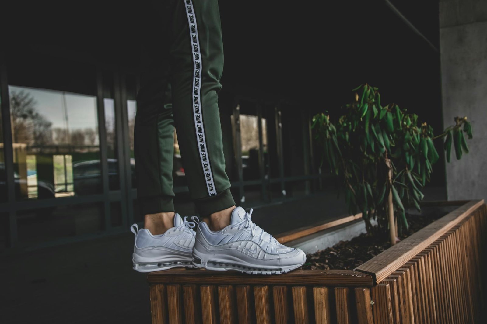 How to Style Joggers: 12 Outfit Ideas That Make Sweatpants Look Good