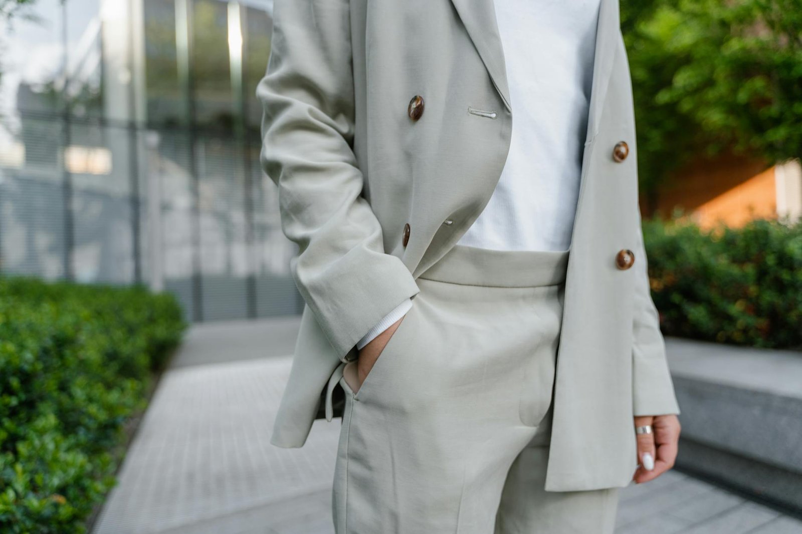 Linen trousers outfit women summer fashion casual minimal