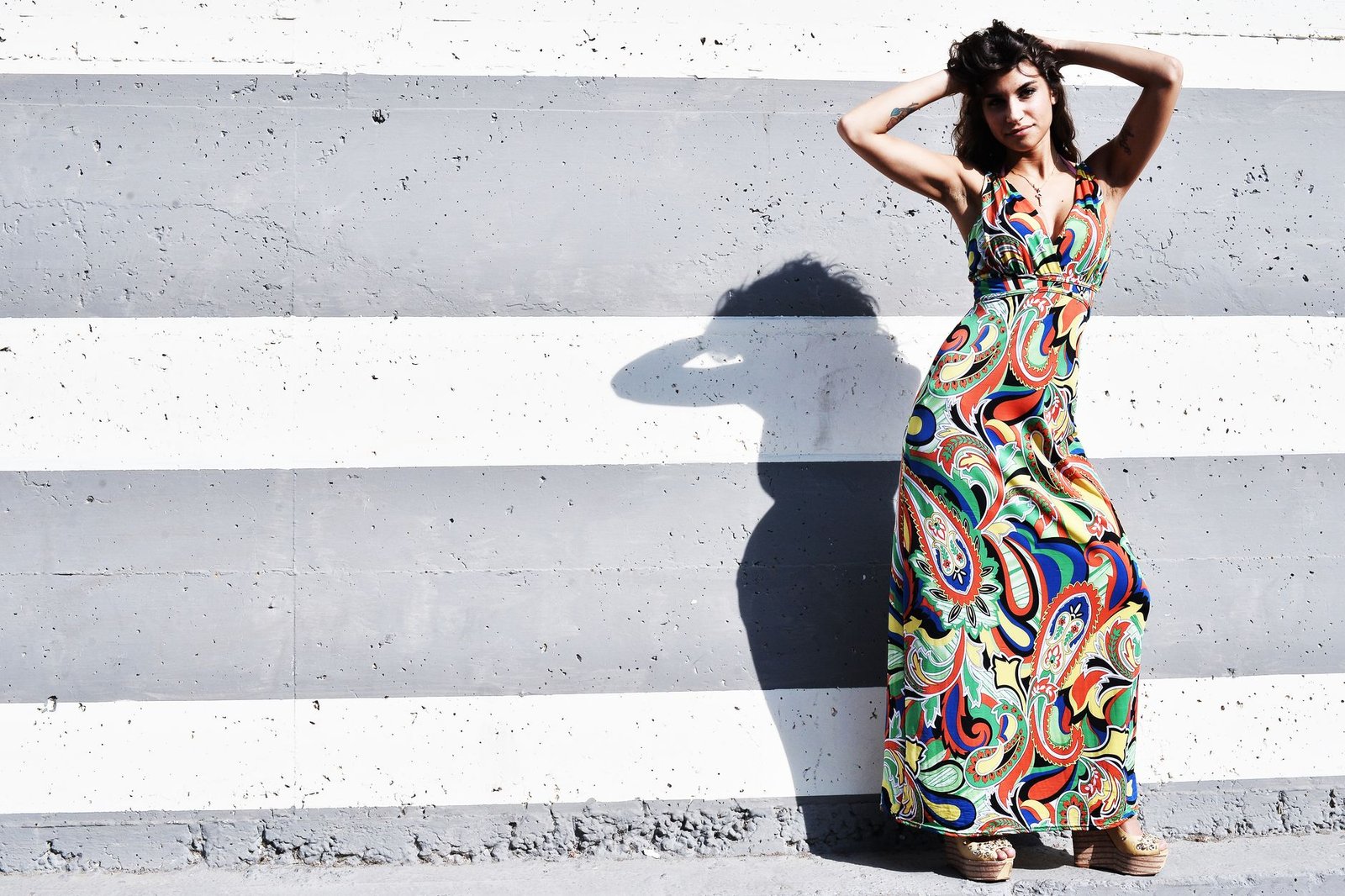 Printed maxi dress accessories summer fashion