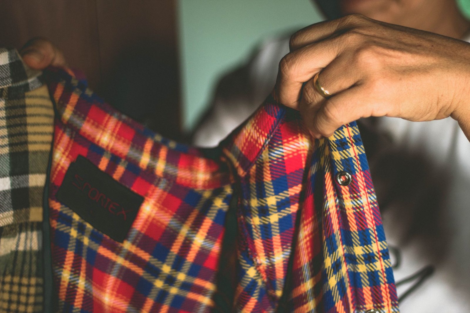 Open flannel shirt layered over tee indie street style