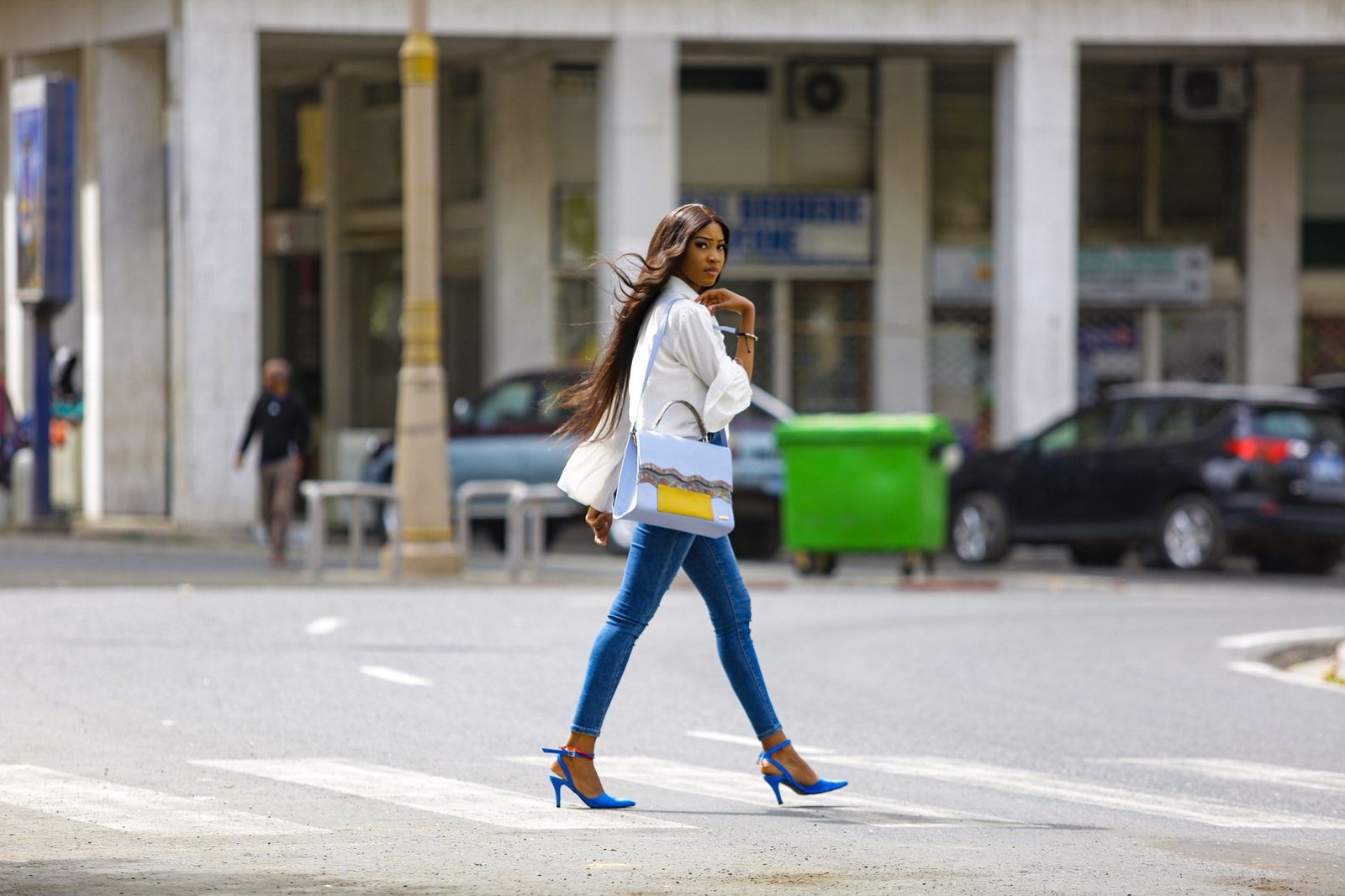 Patterned trousers outfit women fashion street style chic look