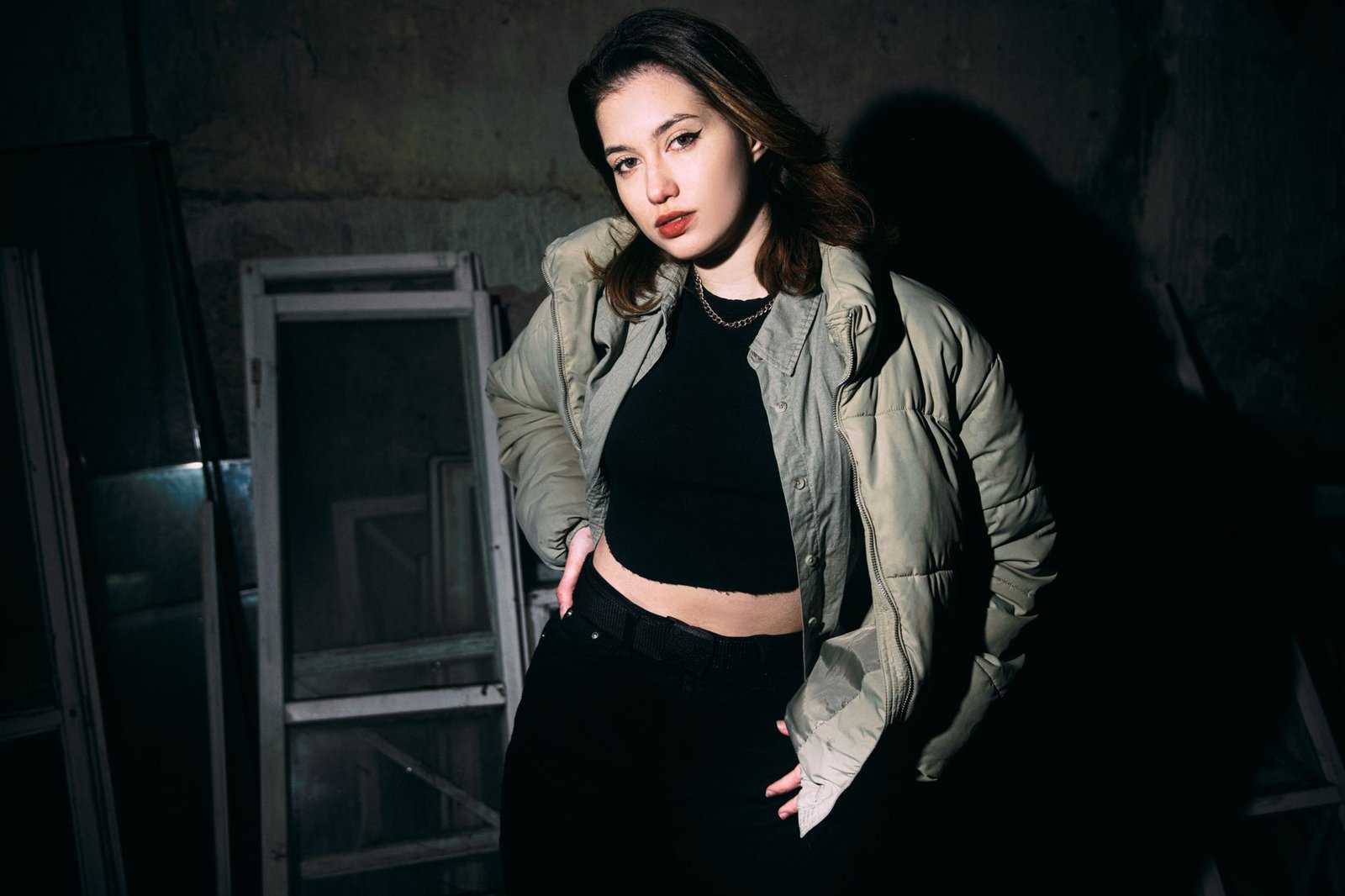 Cropped puffer jacket with high waisted jeans