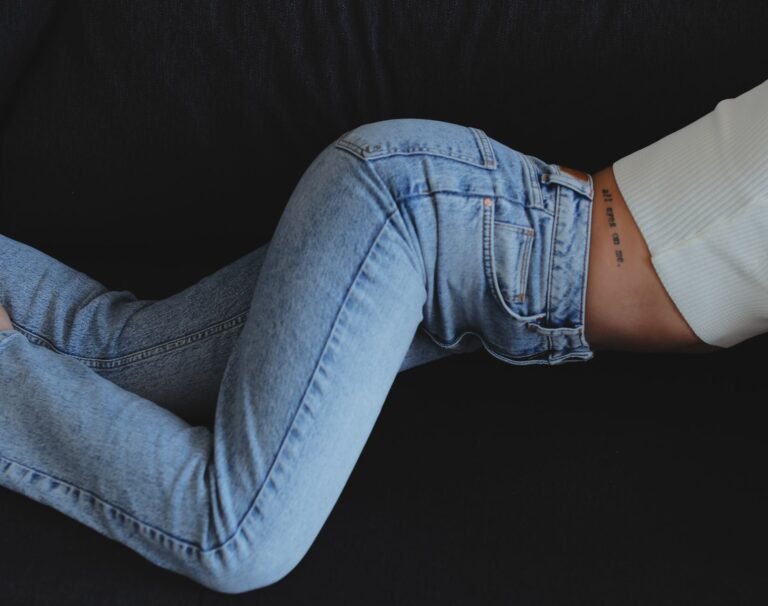 How to Style Straight Leg Jeans: The Complete Outfit Guide for 2026