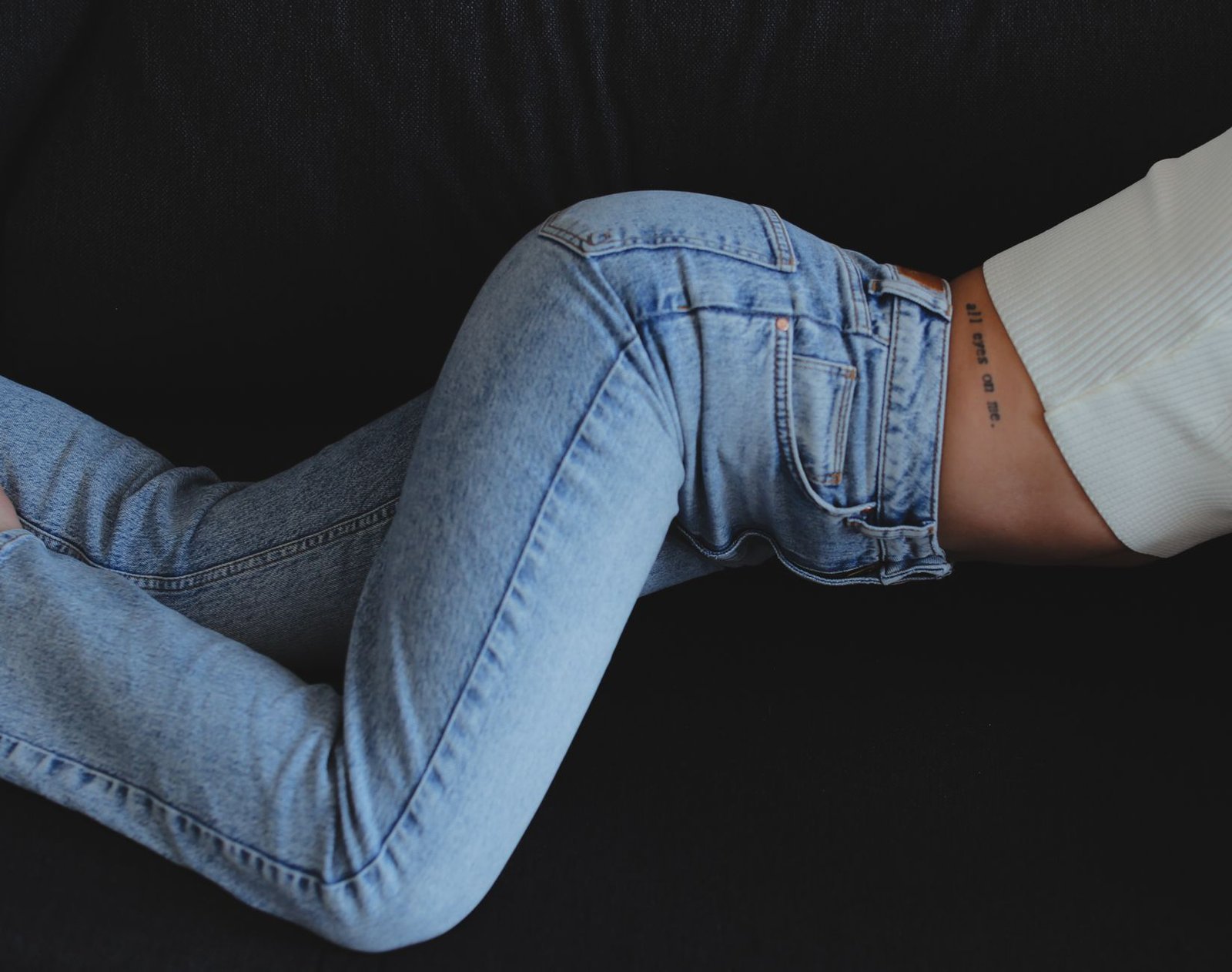 How to Style Straight Leg Jeans: The Complete Outfit Guide for 2026