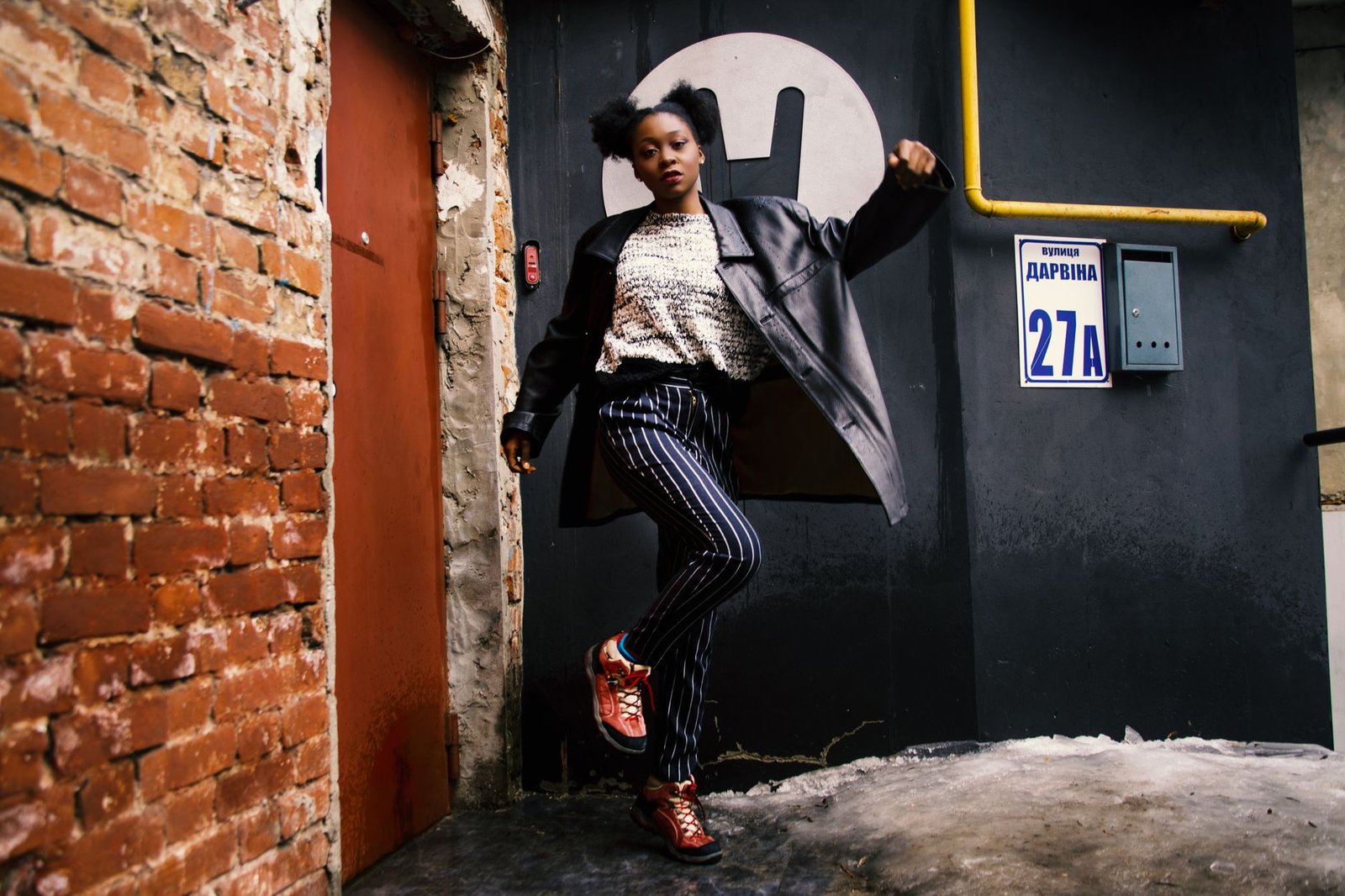 How to Style Track Pants for Women: Streetwear Outfit Ideas