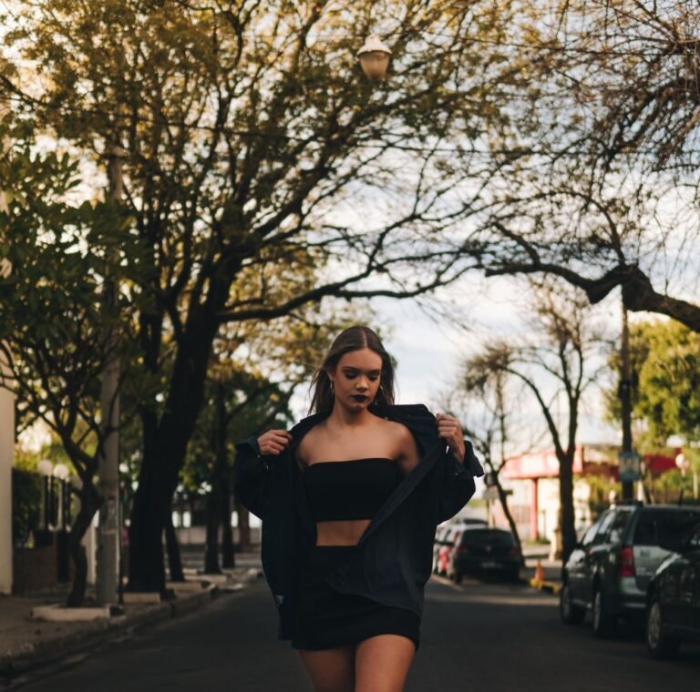 How to Style a Tube Top: 12 Outfit Ideas That Always Work in 2026