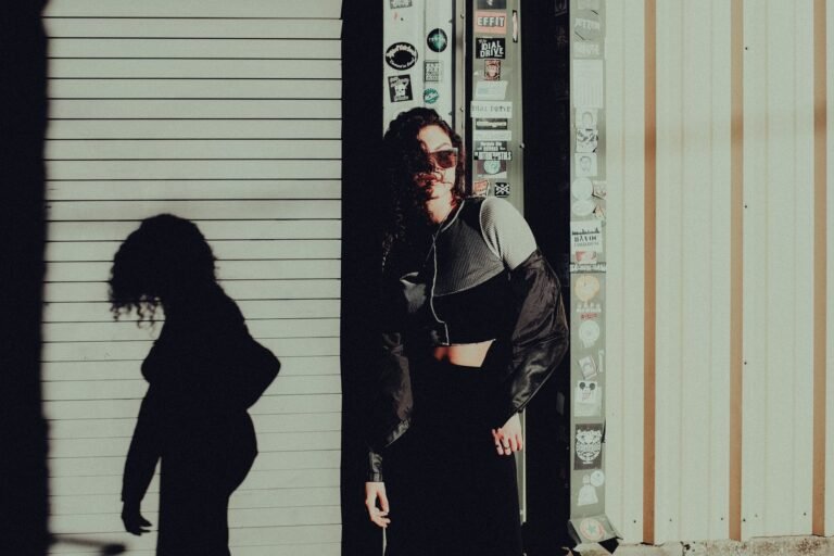 How to Style a Windbreaker: Streetwear Outfit Ideas for Women