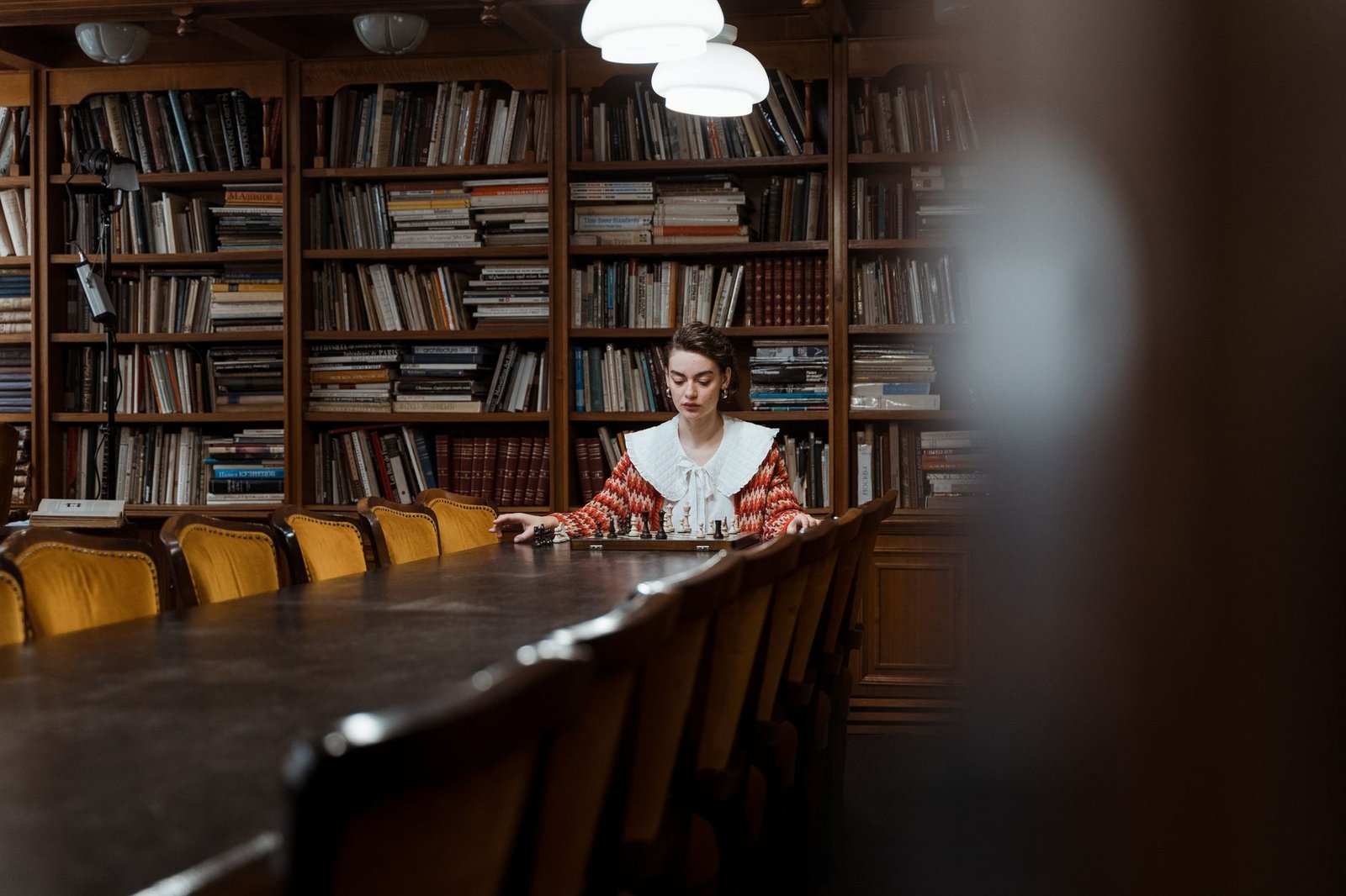 Light Academia Outfits: How to Dress the Intellectual, Romantic Aesthetic