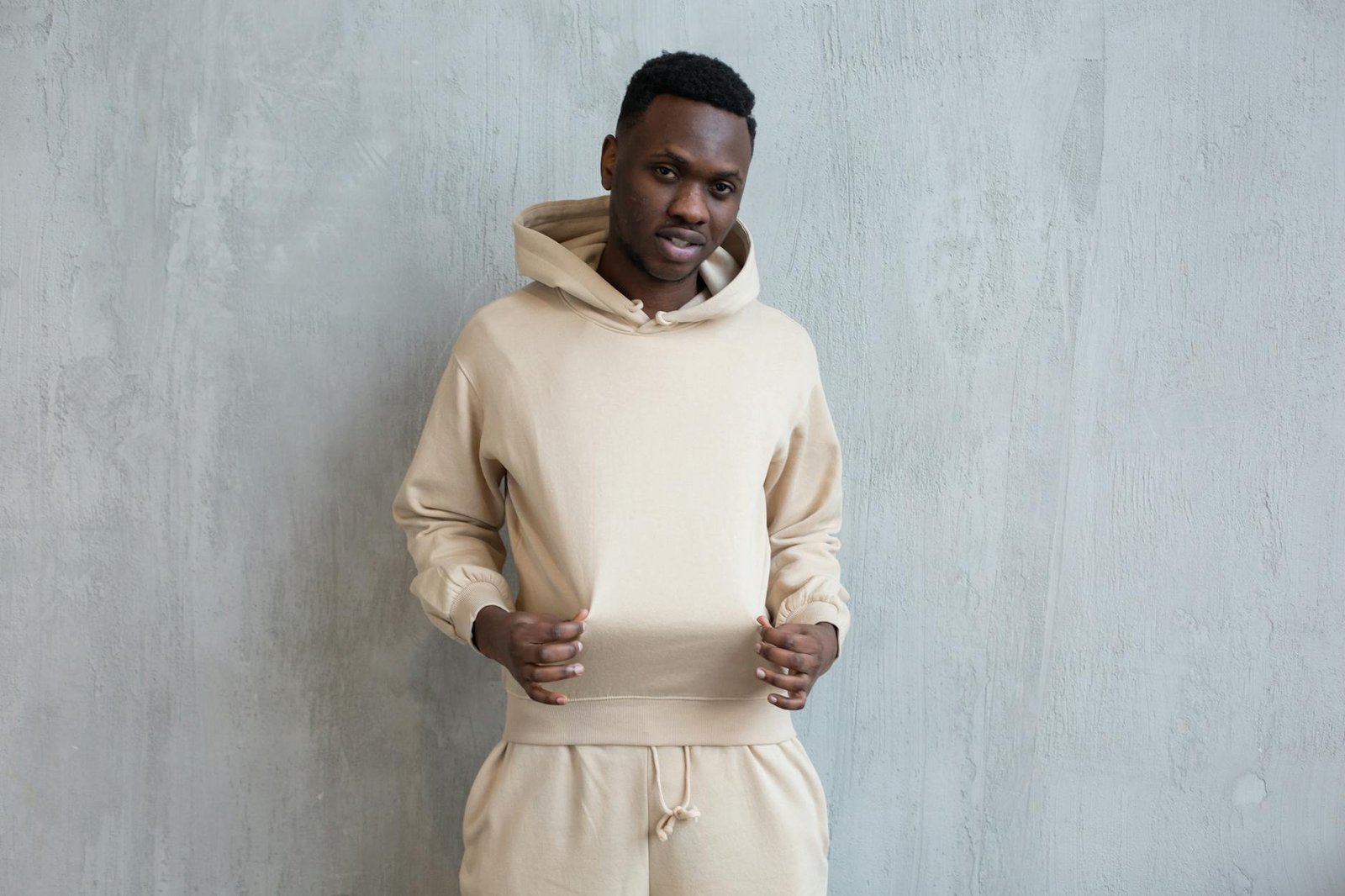Minimalist Streetwear Outfits: How to Do Less and Look Better