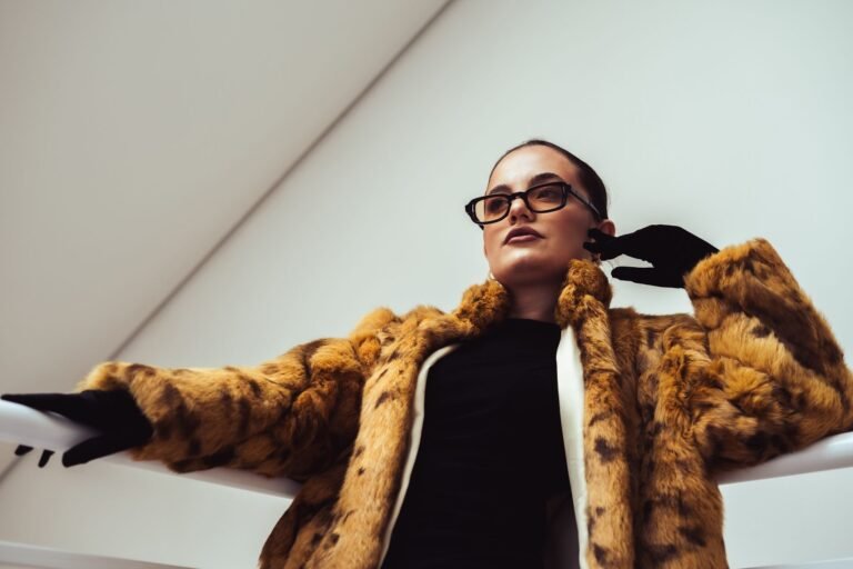 Mob Wife Aesthetic Outfits: How to Dress the Bold, Maximalist Power Look