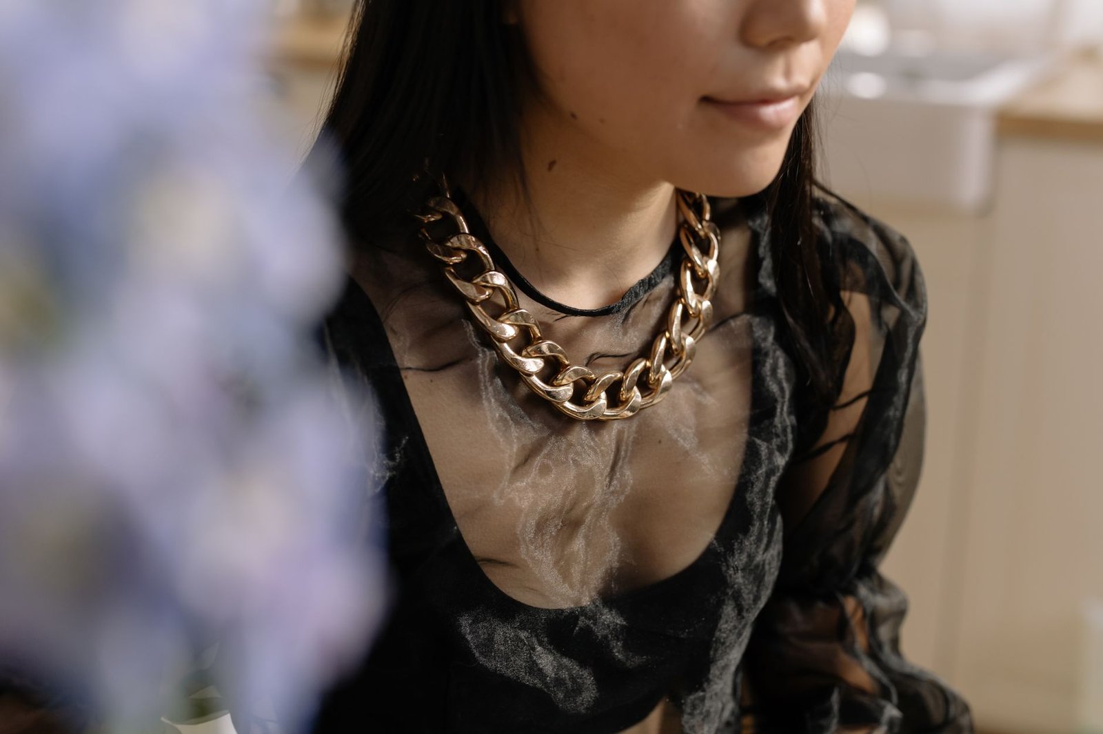 Chunky gold jewellery mob wife style