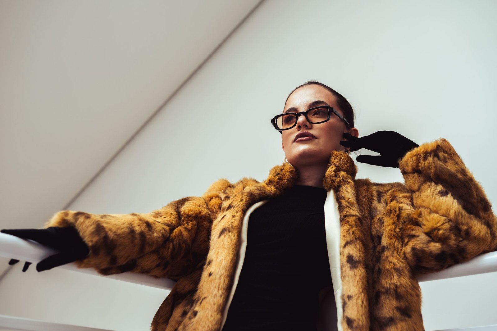 Mob Wife Aesthetic Outfits: How to Dress the Bold, Maximalist Power Look