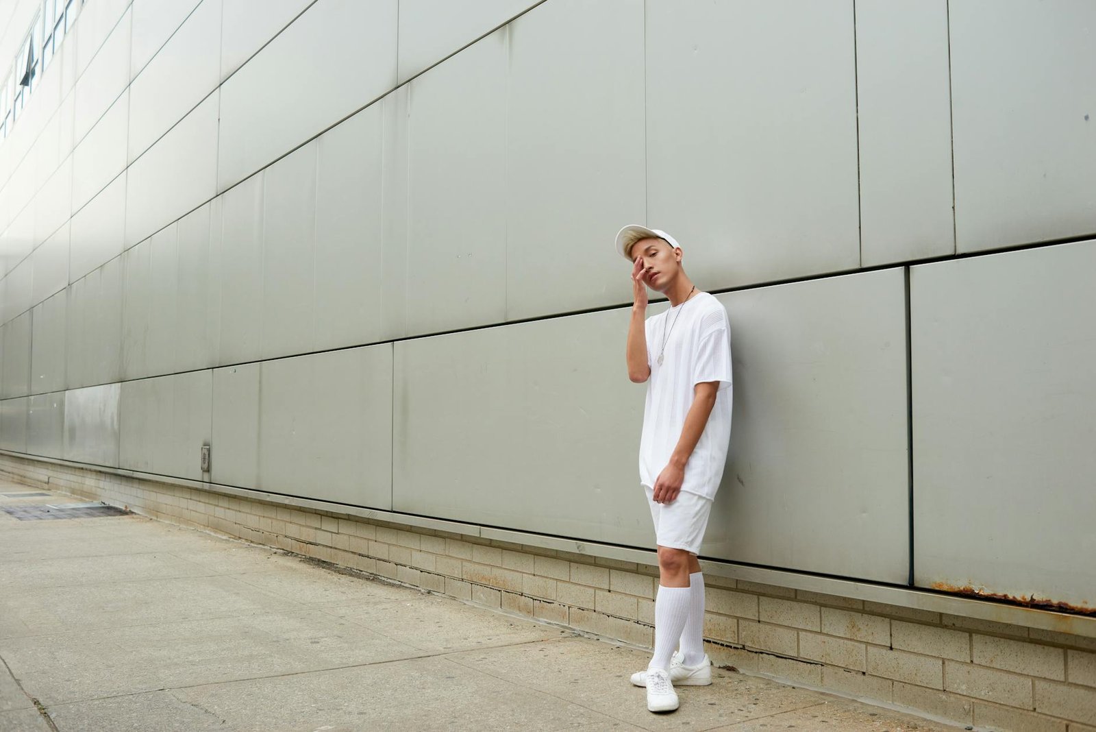 All white summer monochrome outfit women fashion minimal