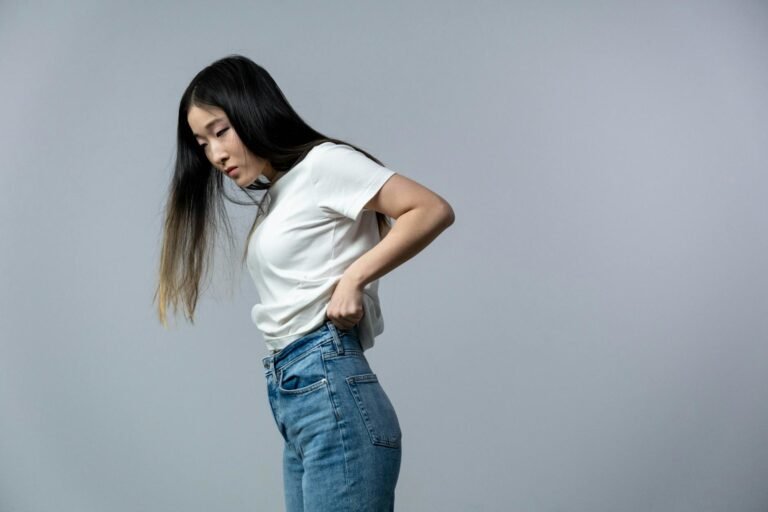 Normcore Aesthetic Outfits: How to Dress the Anti-Fashion Style That Became Fashion