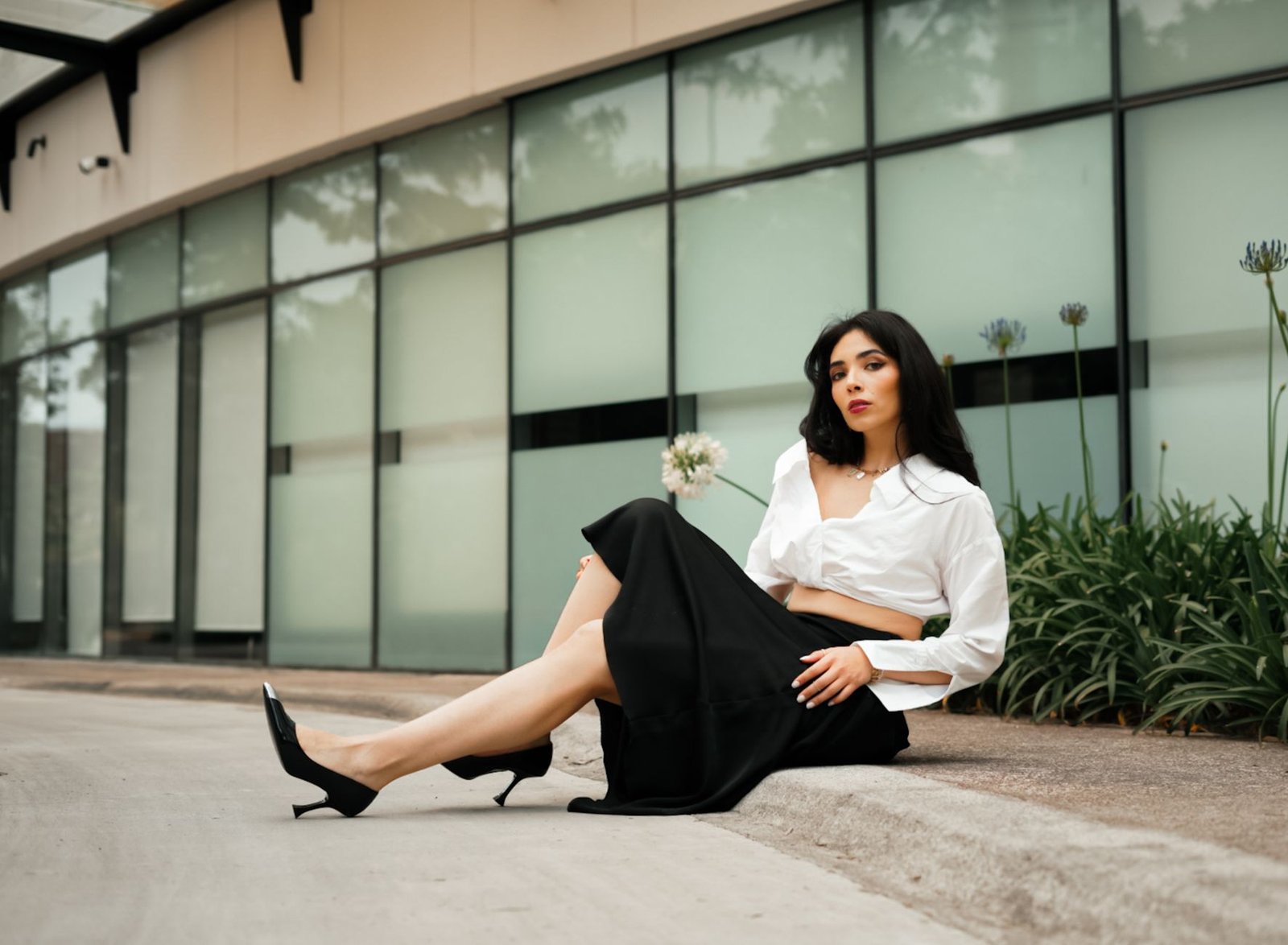 Office siren aesthetic pencil skirt heels fashion look