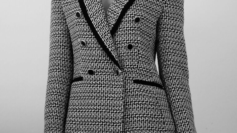 Old Money Aesthetic Outfits: How to Dress Understated Wealth and Timeless Elegance
