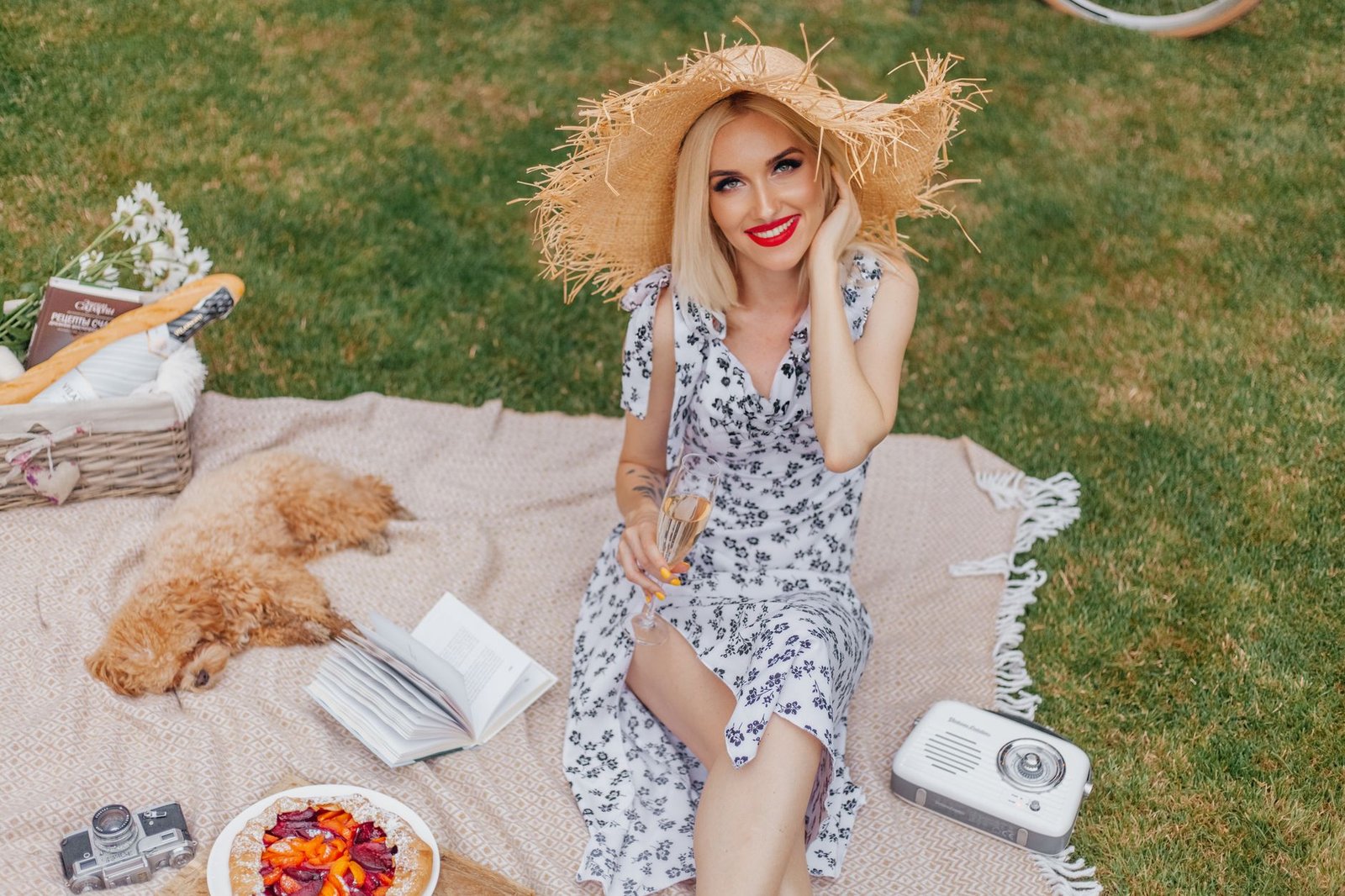Outdoor picnic outfit women fashion casual straw hat sundress
