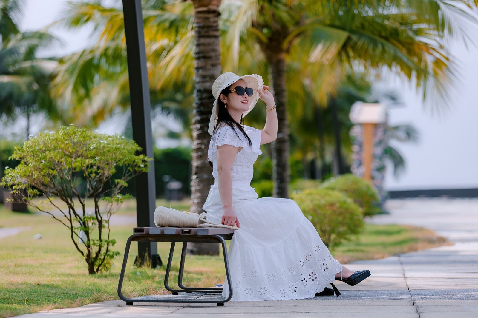Summer outdoor outfit women fashion linen dress natural setting