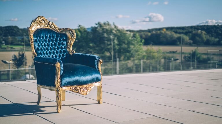 Royalcore Aesthetic Outfits: How to Dress the Regal, Opulent Fantasy Style