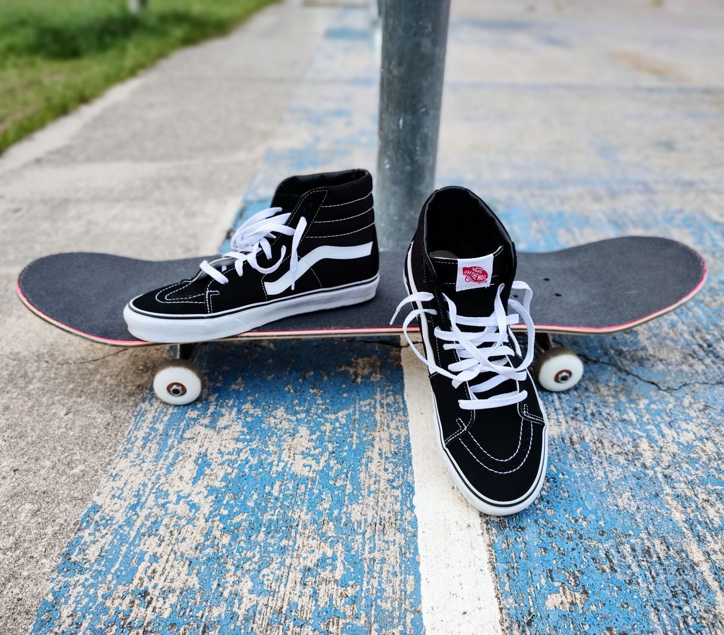 Skater girl outfit with Vans shoes and skater mini skirt