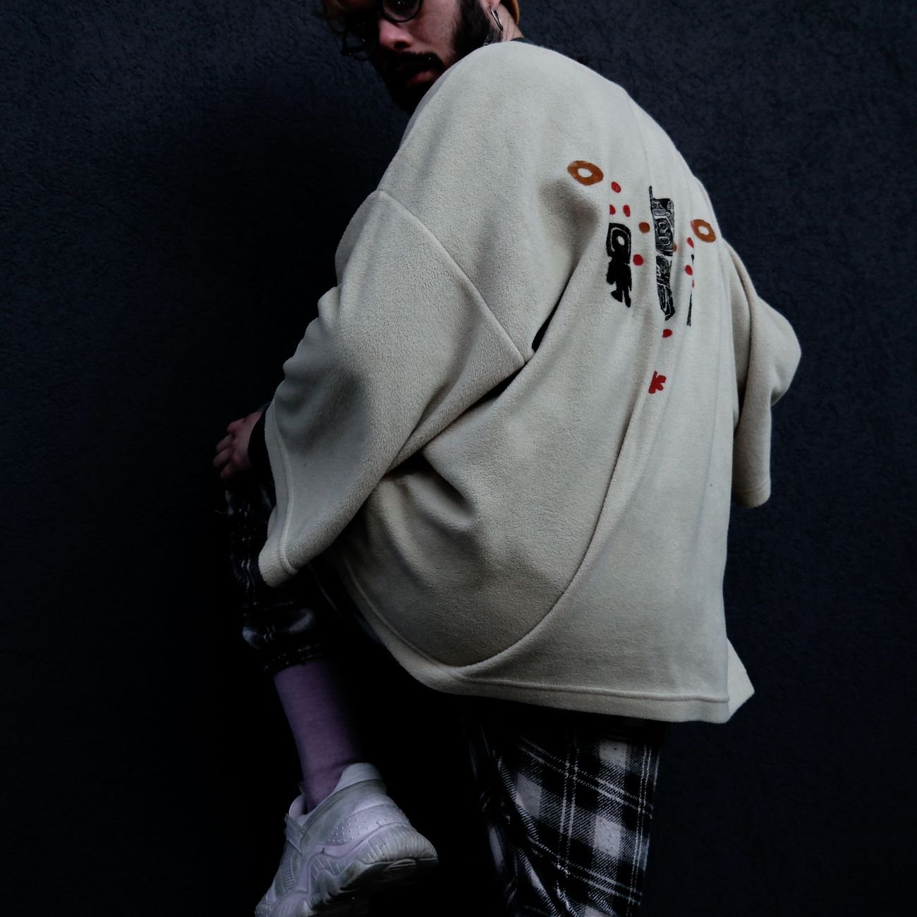 Streetwear layering with oversized pieces and slim base