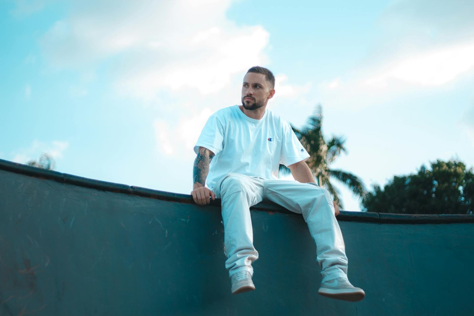 Summer streetwear with premium slides and minimal outfit